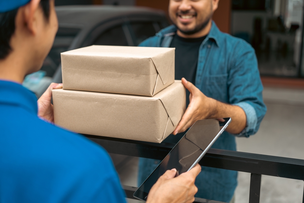 Hand,Man,Signing,Electronic,Signature,On,Tablet,For,Agreement,Of